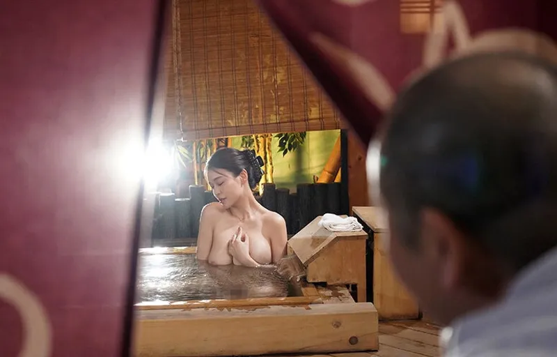 Vợ của con trai bị bố anh xã nhìn trộm khi đang tắm rồi xxx đến mang thai