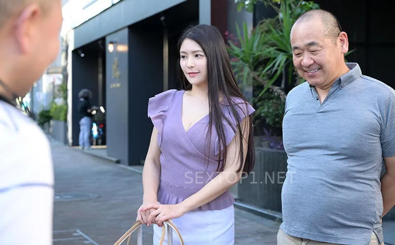Thấy cô vợ của nhân viên đẹp quá, quản lý lại có sở thích đụ người vợ người khác nên đã…